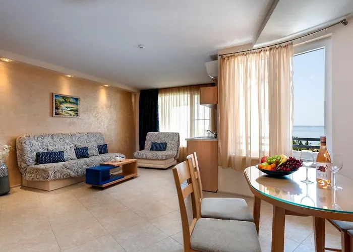 Blue Bay Szálloda Napospart