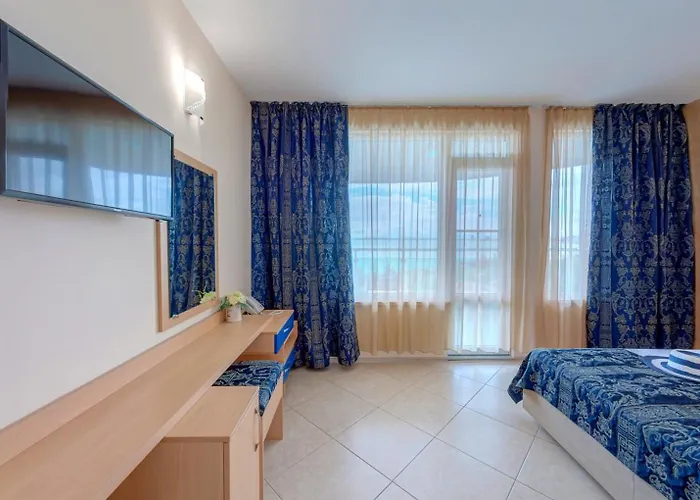 Отель Blue Bay 3*